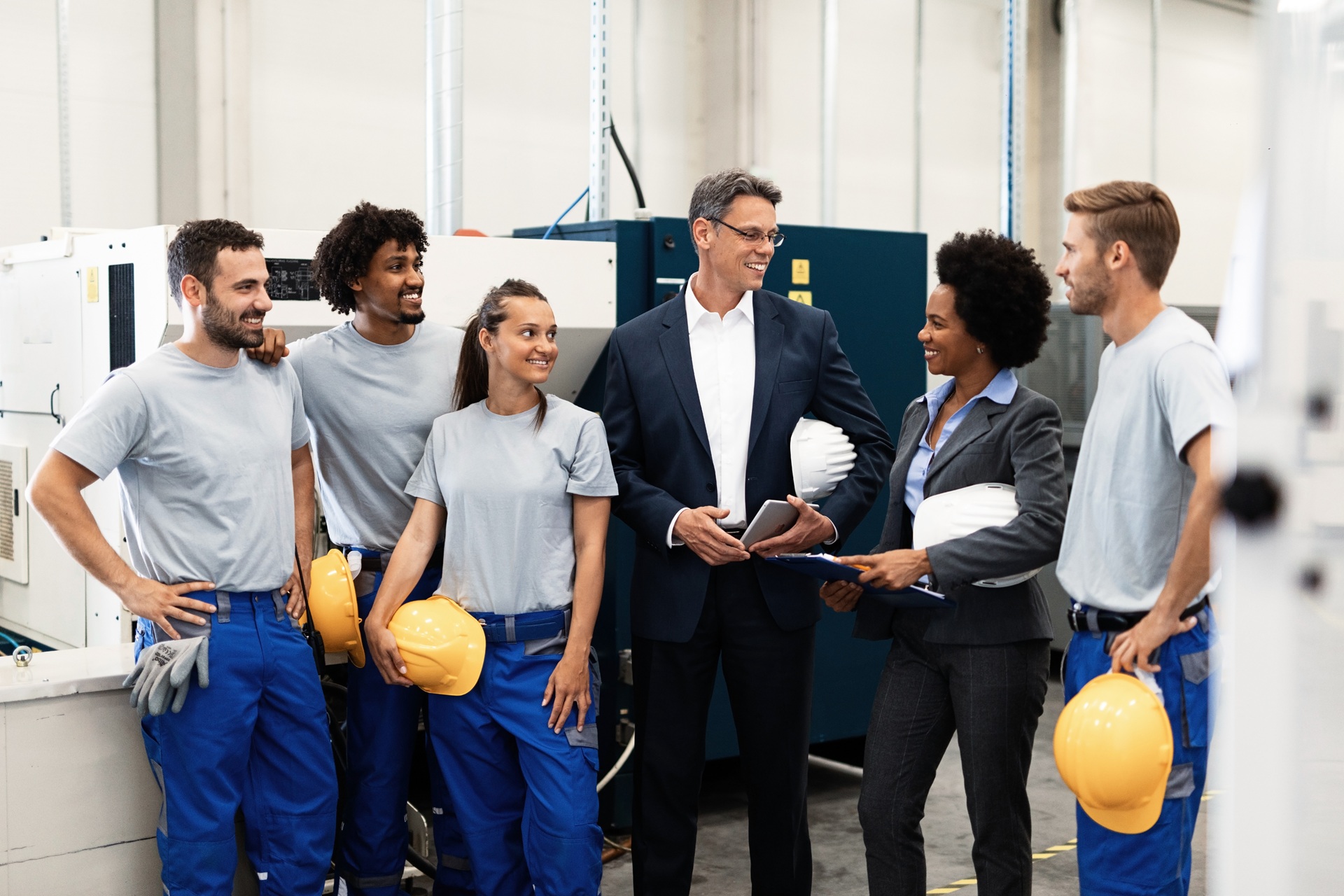 Produktionsbesprechung mit Arbeitsteam und Leitung | Arbeitskleidung besticken